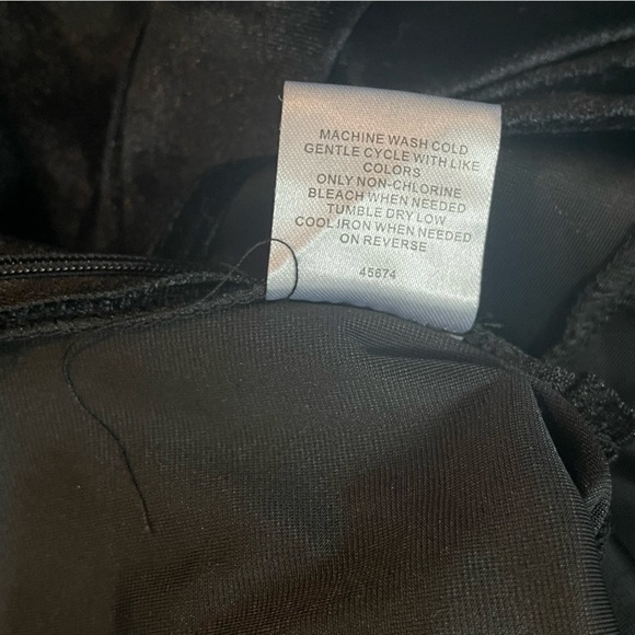 Romeo & Juliet Couture Black Velvet Lace Cross-Back Jumpsuit - Size M- New W/Tag - Picture 9 of 15